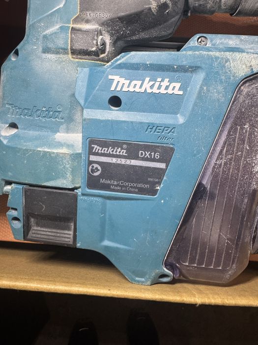 Rotopercutor Makita , cu aspirator