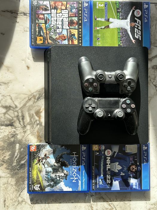 Playstation 4 slim