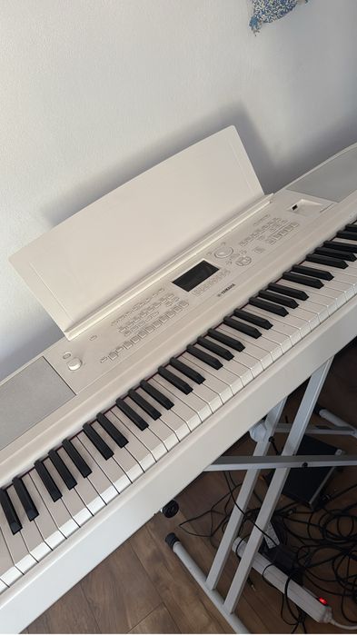 Yamaha DGX-670..