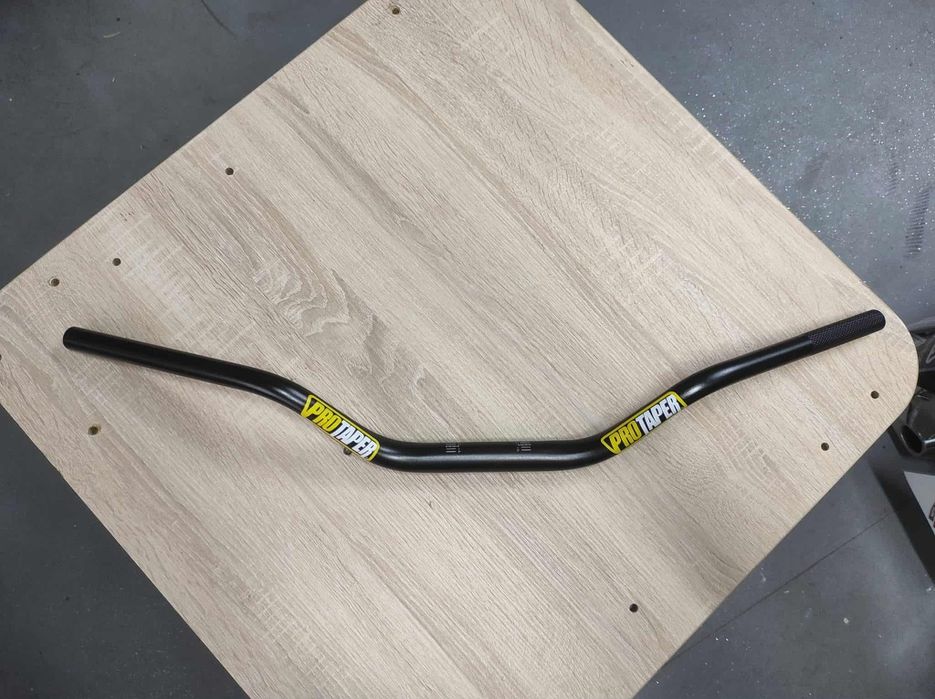 Мото кормило, различни цветове