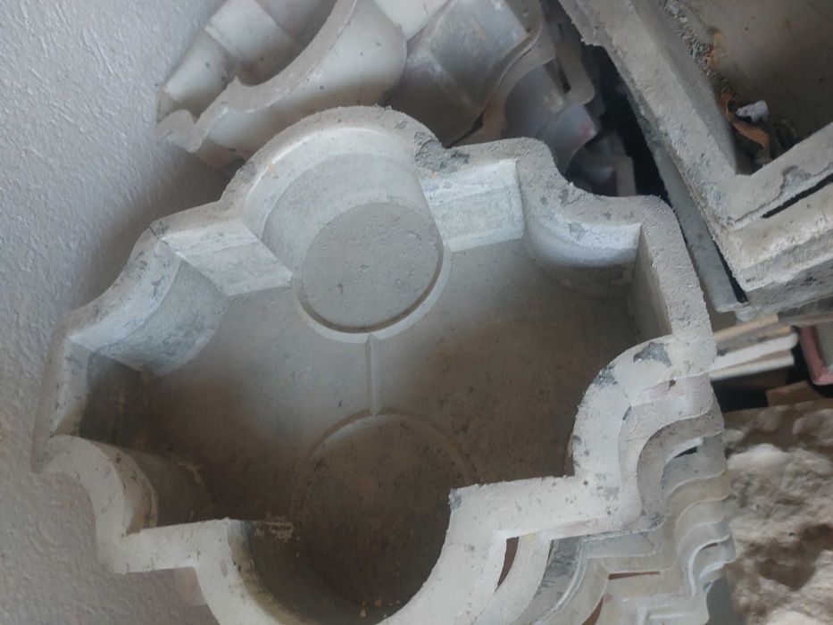 Калъпи за плочки и бордюри