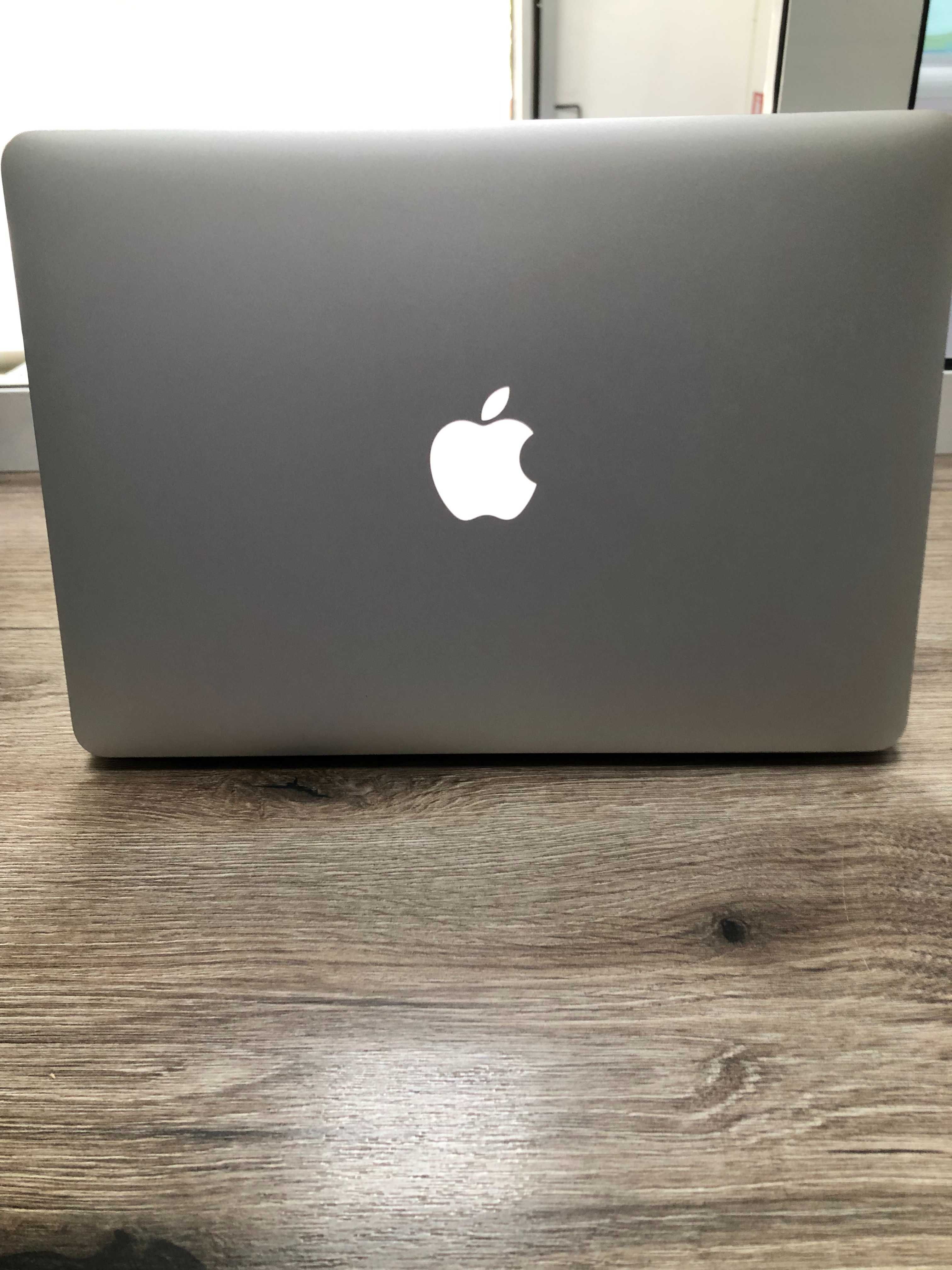 Лаптоп Apple MacBook Air 13 (2017год.)
