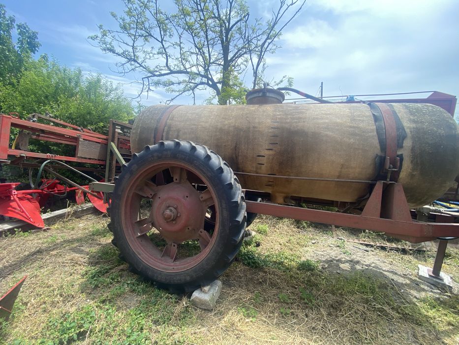 Instalație de erbicidat românească 2500litri și Macara/Girafă agricolă