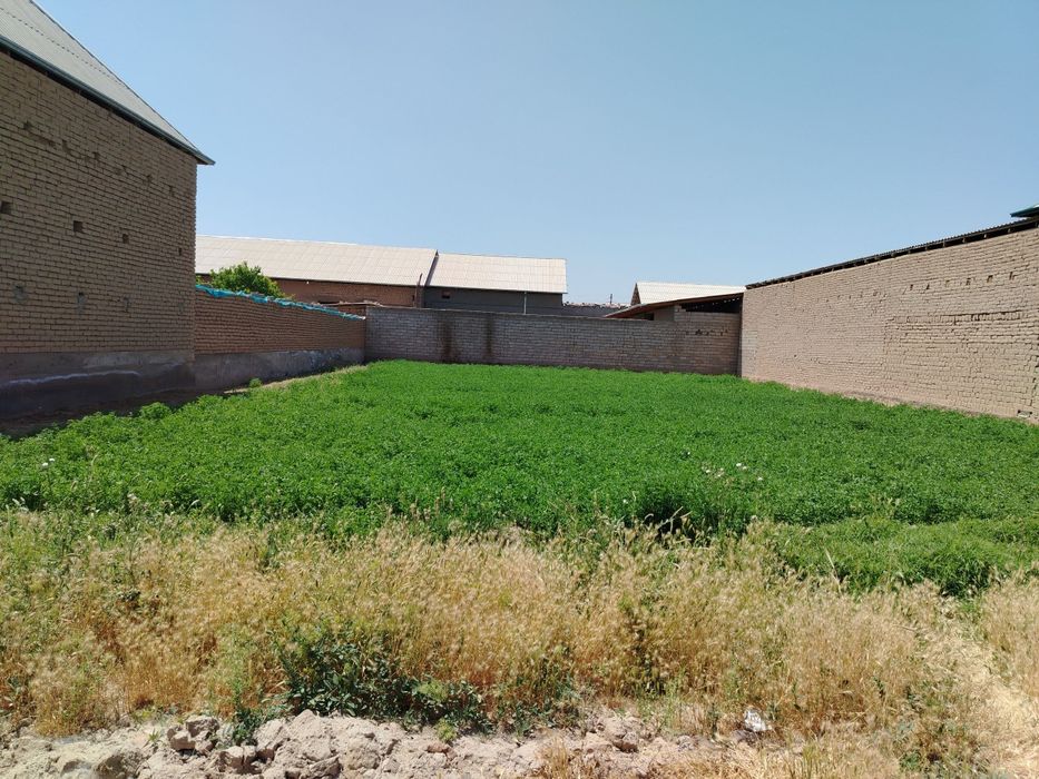 Hovli, yer-uchasrkasi sotiladi