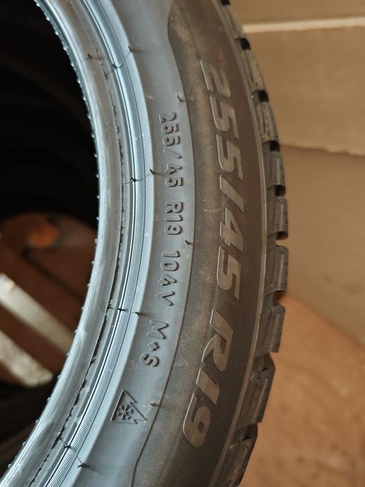 vand anvelope de iarna 255/45x19 marca Pirelli model wintersottozero 3