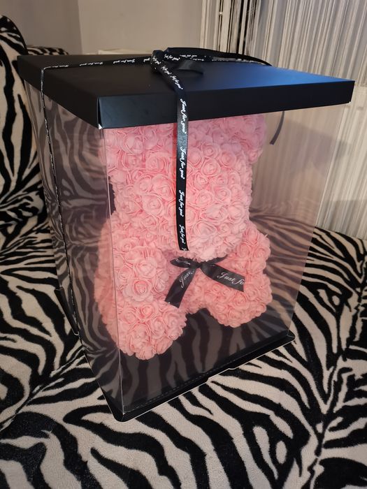 Ursuleți din trandafiri-cadouri pt persoanele dragi