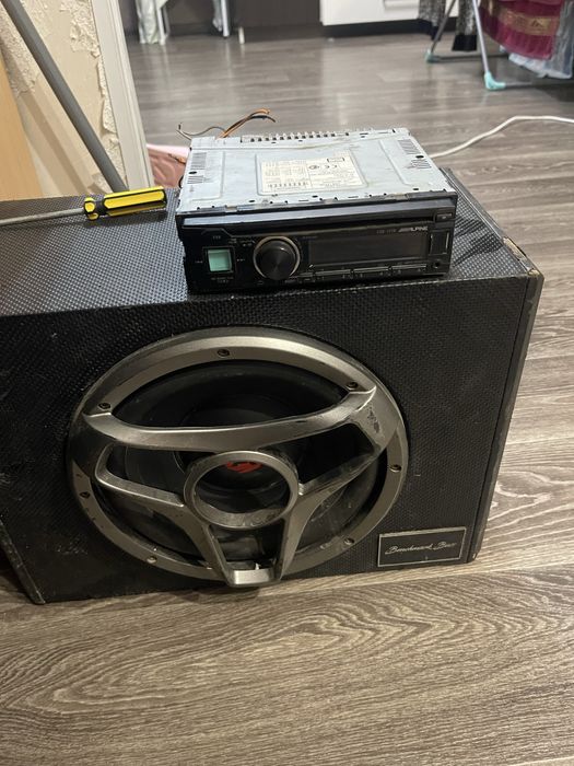 Продам саб-магнитолу