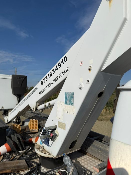 Vând Nissan Cabstar