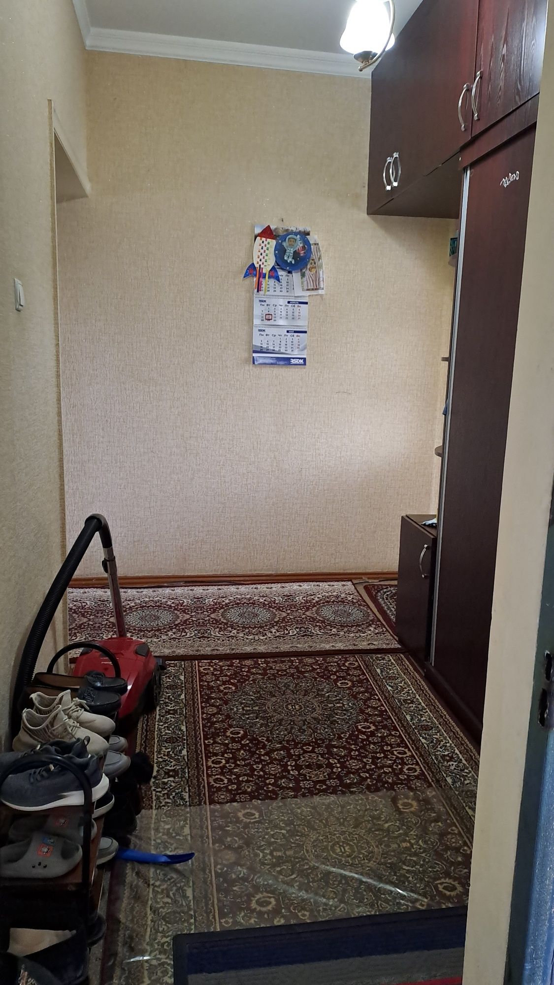 Срочно продам квартиру 2х комнату на Дустлик-1  2/4/5 не торцевой