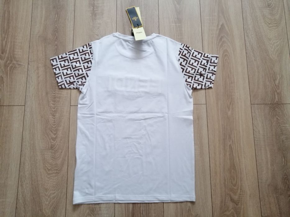 Мъжка тениска в бял цвят M L