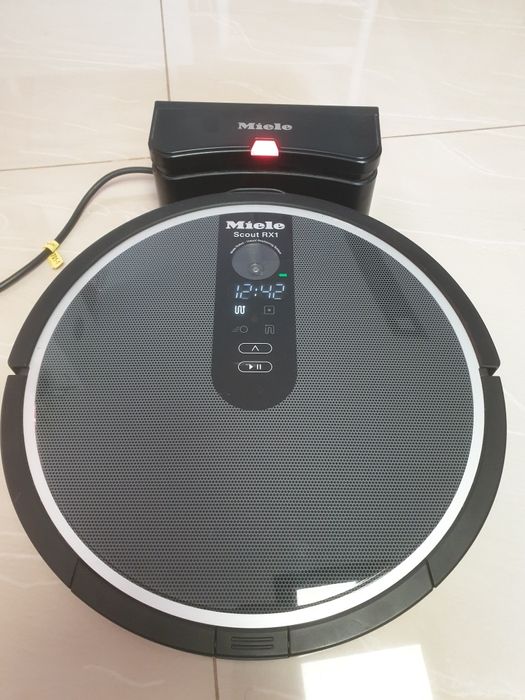 aspirator robot Miele rx1