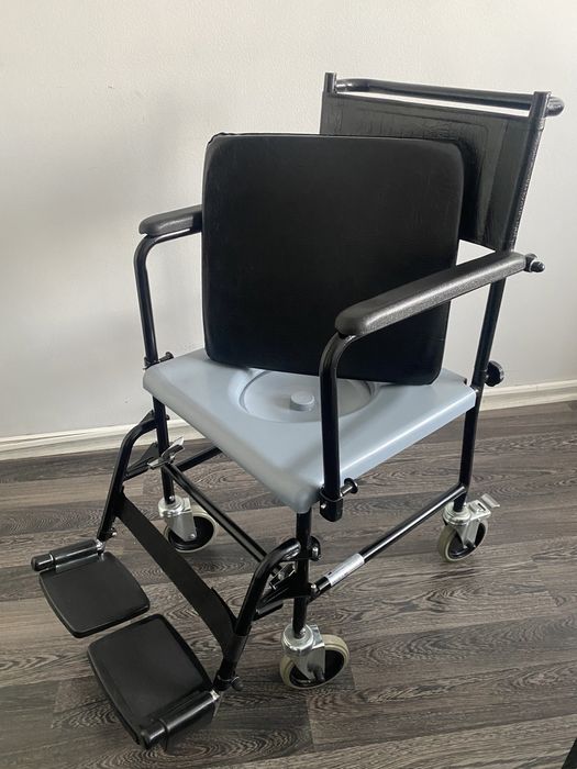 НОВ тоалетен санитарен стол