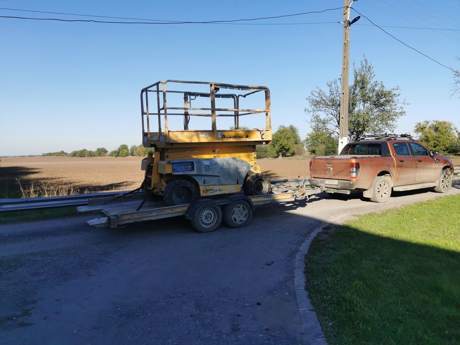 Inchiriez buldoexcavator (buldo excavator) cu picon si furci trakker