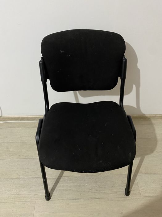 Офисные стулья чёрного цвета