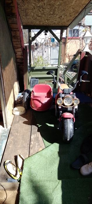 Vând motocicleta cu atas copii electrica