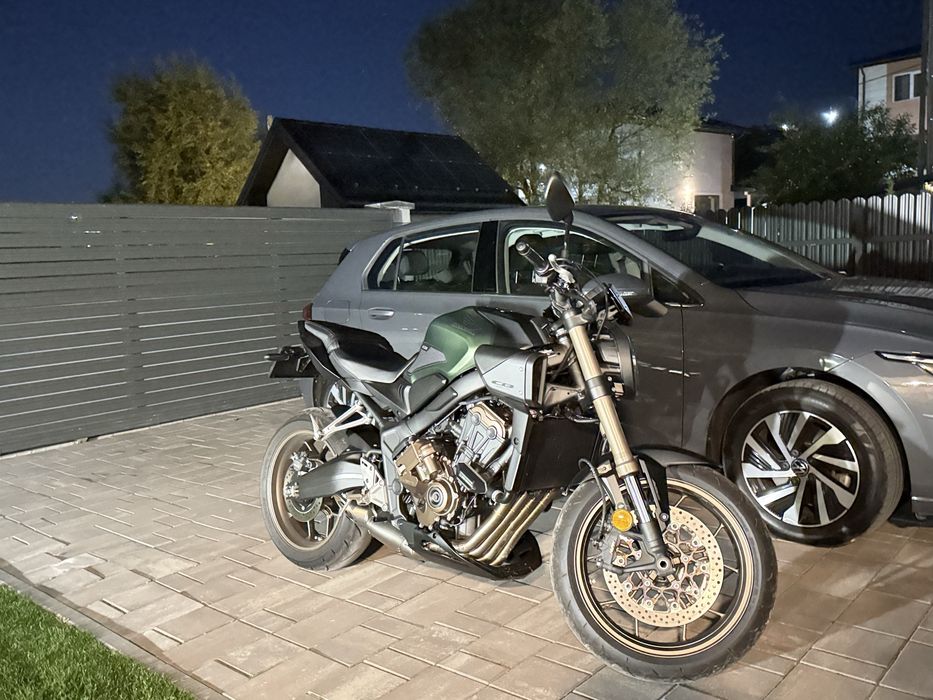 Honda CB650R 2024 E-Clutch Akrapovic