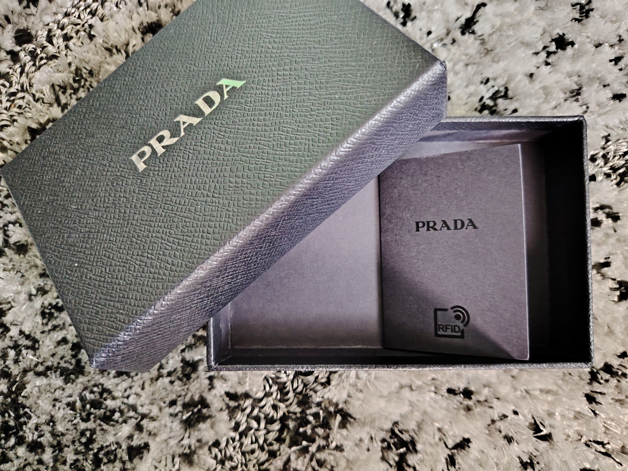 Cutii Prada. Diferite marimi