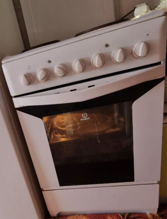 Продам электрическую плиту