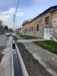 Дом и участок  Стройбазар 6,5соток Ташкентая обл напротив Гаи Гвардейс