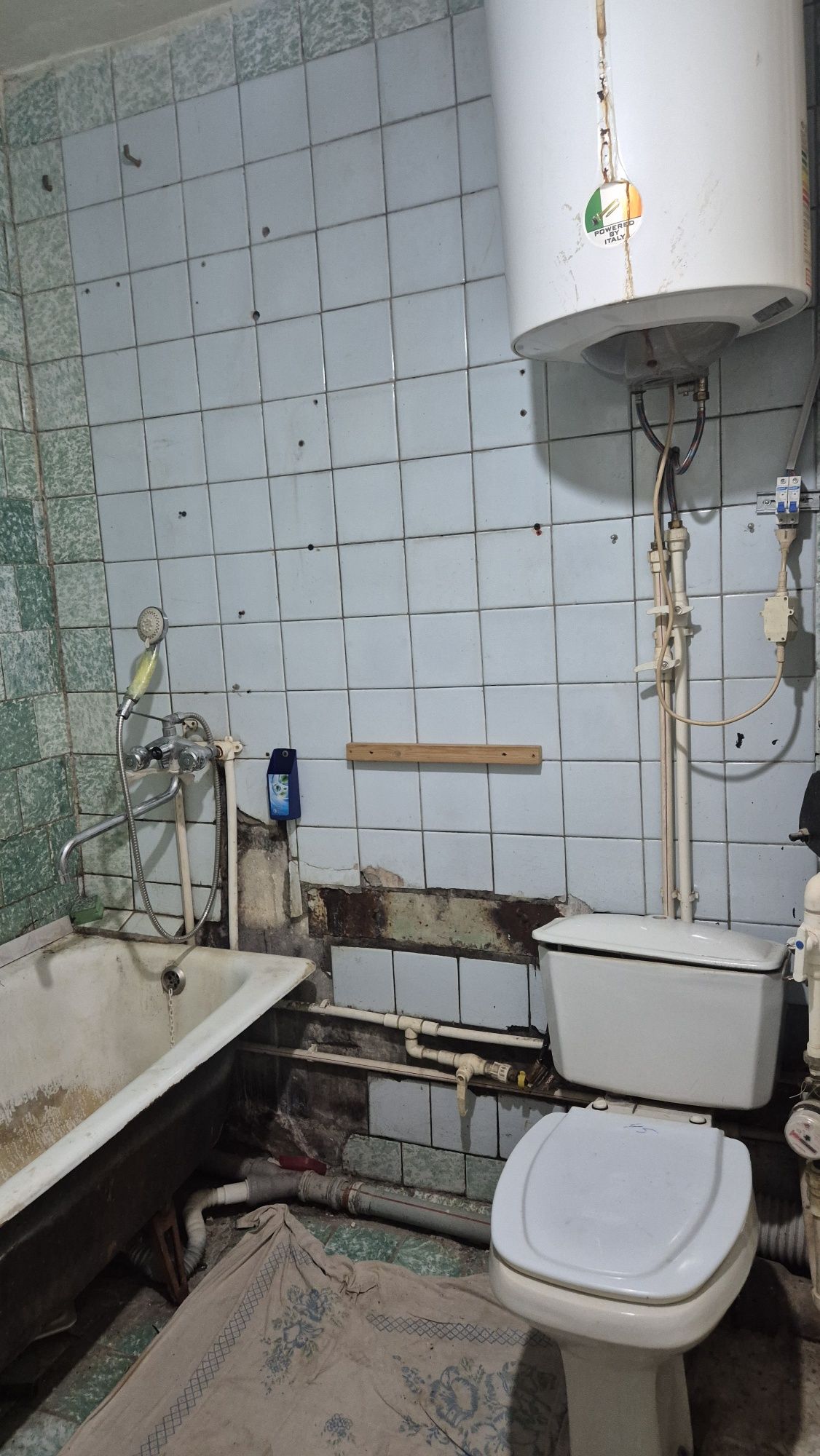 Квартира сотилади 2хоналик 1 этаж 1чи мекрарайон 45 дом без маклер 974