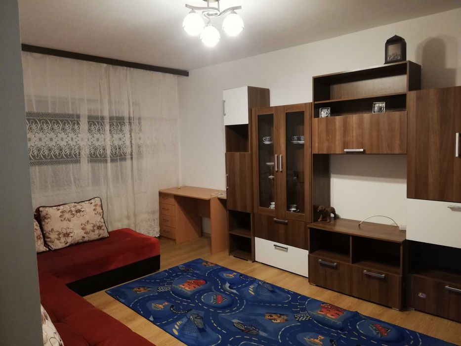 inchiriez apartament 2 camere decomandat