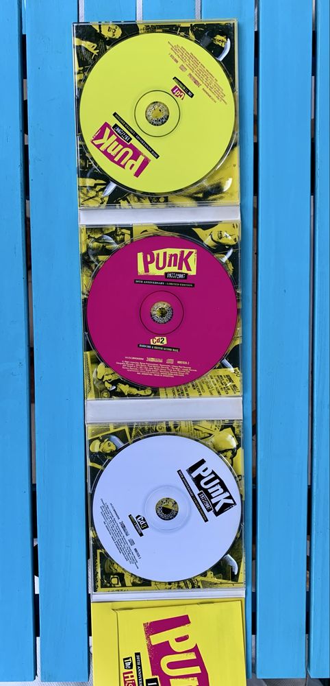 3 CD set “PUNK 1977/2007” с книжка, плюс подарък CD на Audioslave