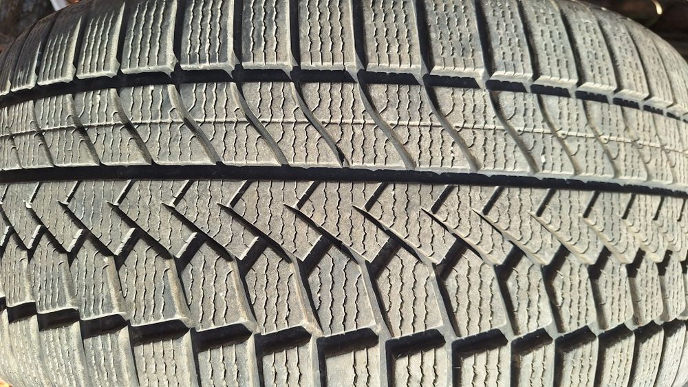 255 40 19  два броя дот 18/22