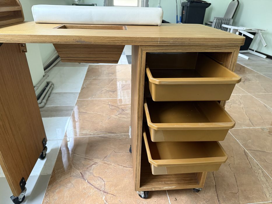 Продам стол маникюрный б/у