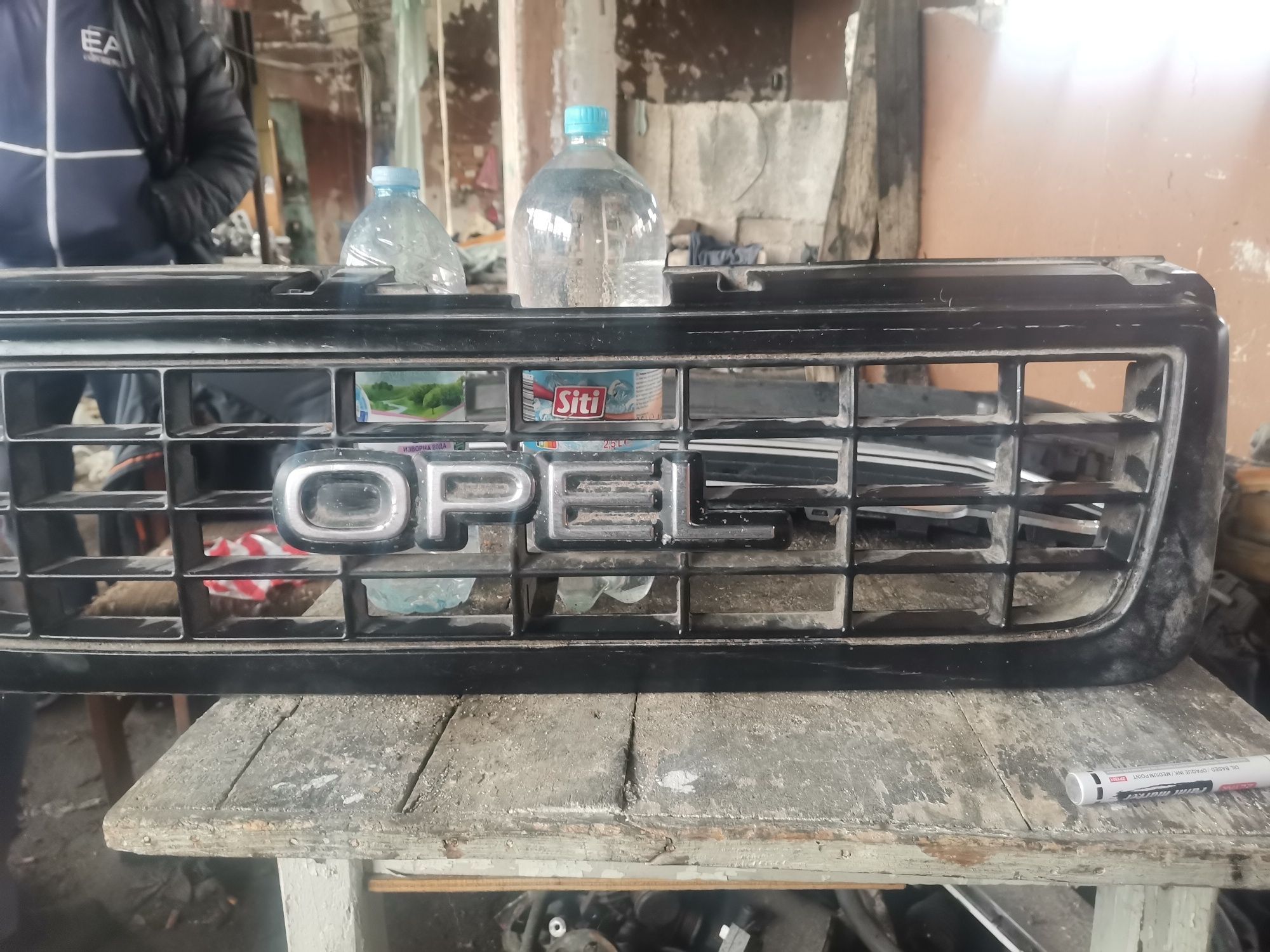 Оргинална Предна решетка за опел Монтерей opel monterey