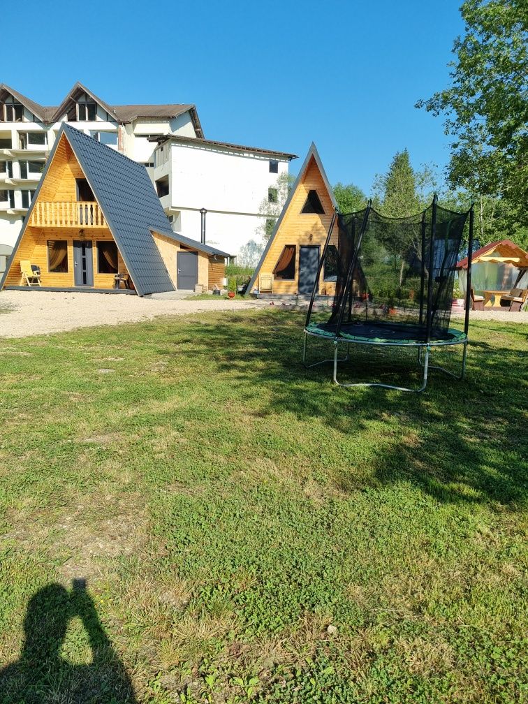Căsuțe tip A cabana la munte cu ciubar