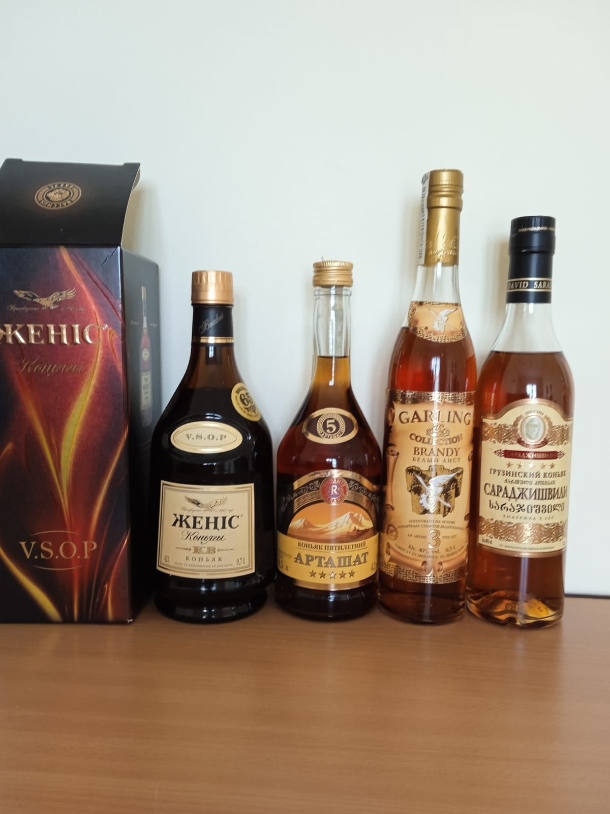 Напитки оригинал, разные, привезены из разных стран
