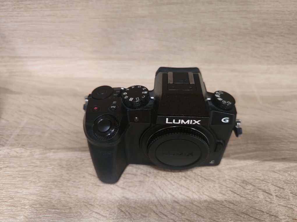 Фотоапарат Panasonic Lumix DMC -G7.  Z-614