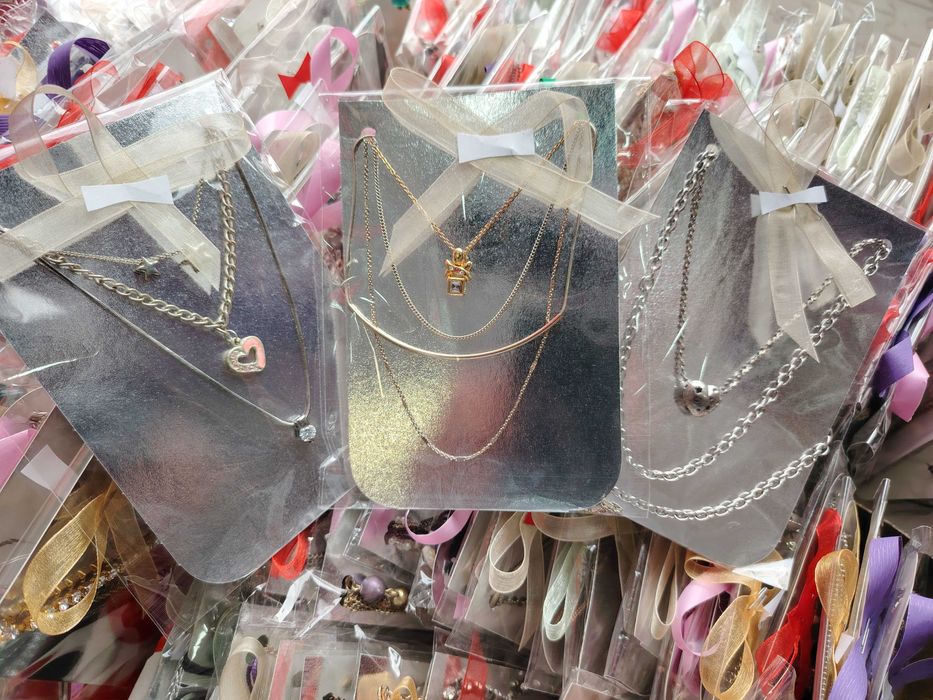 Бижута , комплекти от 4лв до 12лв