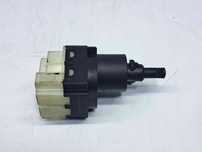 Comutator lumini frana Volkswagen Touareg (7LA, 7L6) [Fabr 2003-2010]