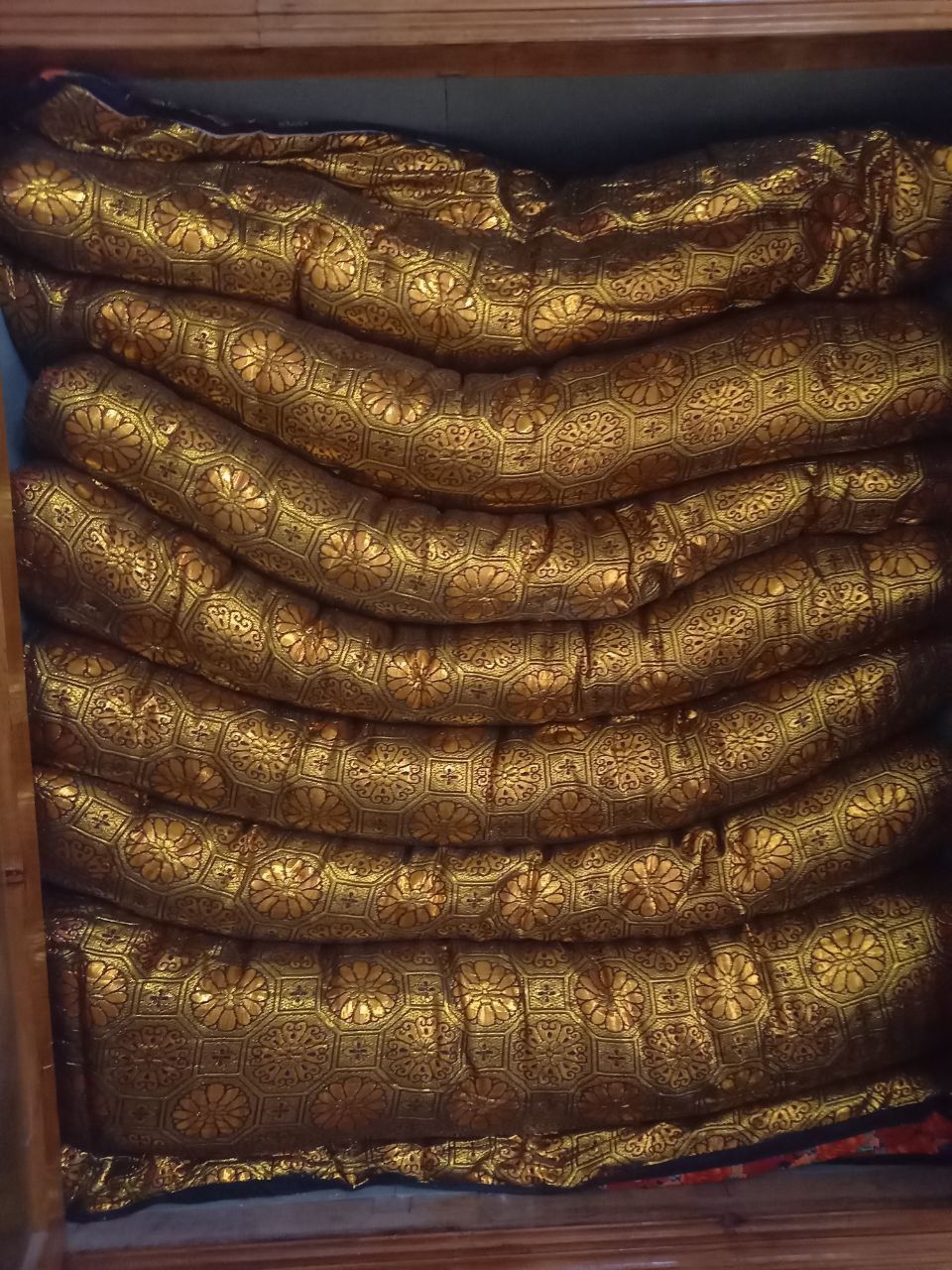 Zar kurpalar yangi