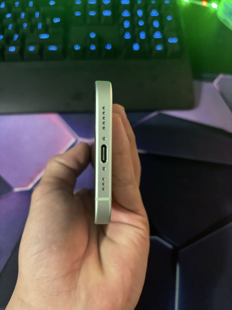 Iphone 15 чист