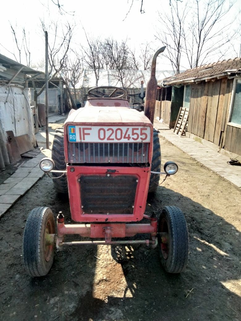 Vând tractor 340