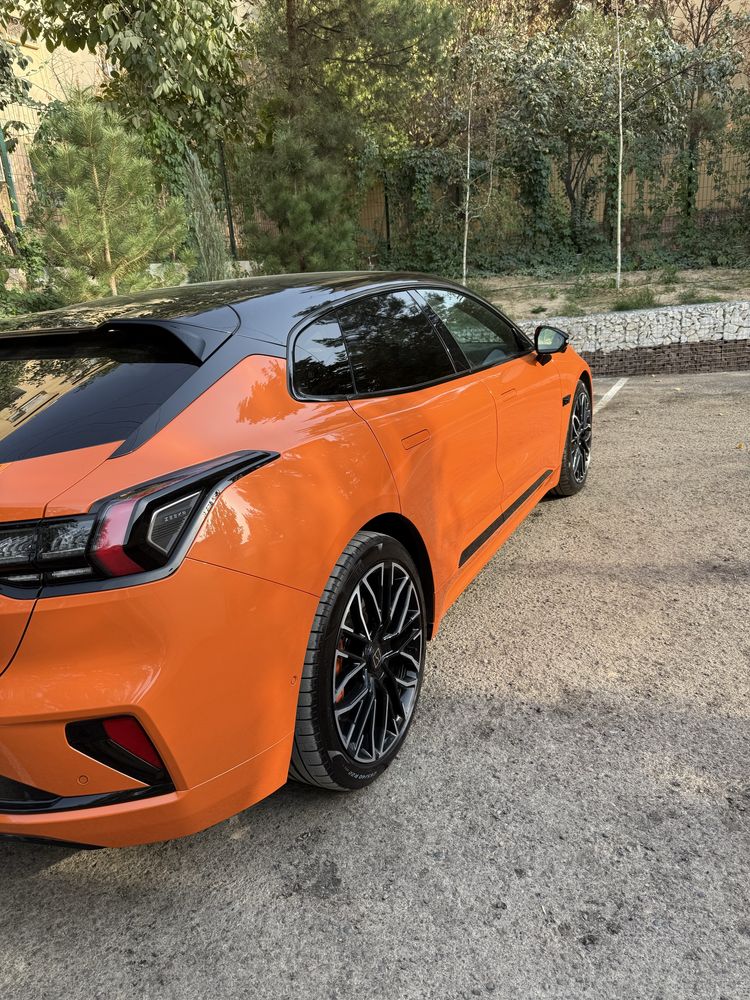 Zeekr 001 Z sport (2025)+ допы на 13 млн сум.