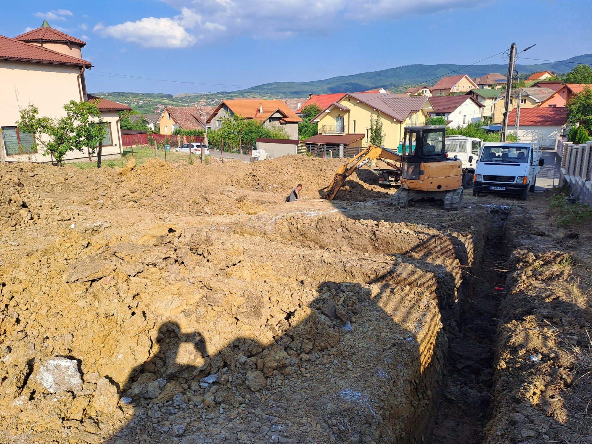 Lucrari mecanizate cu excavator si transport basculabil