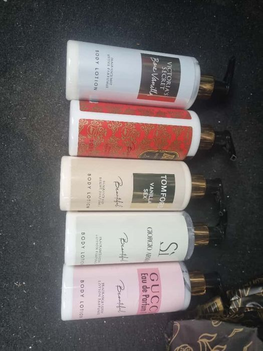 Vand lotine de corp de dama