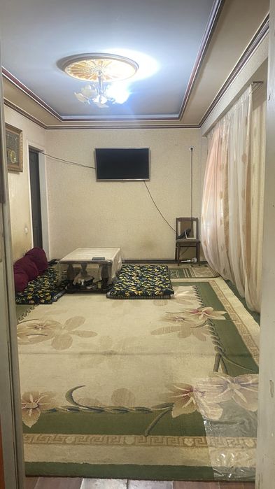 Продается 1комнатная переделанная в двухкомнатную первая линия на кара