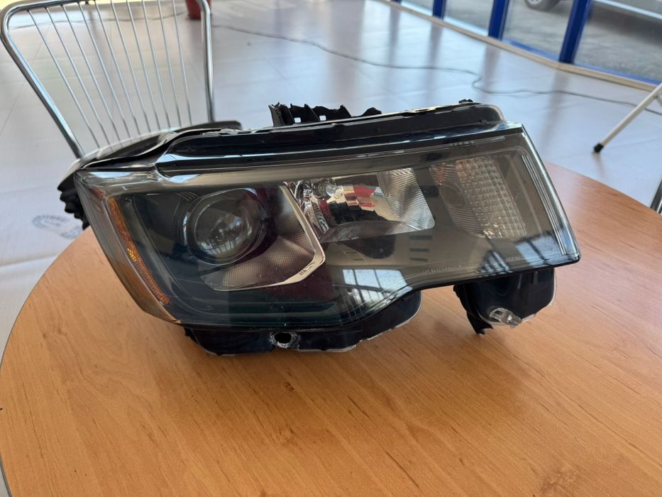 Фар десен Jeep Grand Cherokee 2016