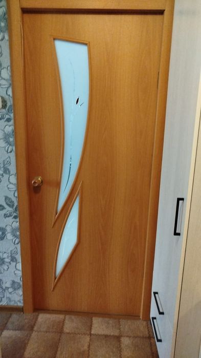 Продам межкомнотную дверь