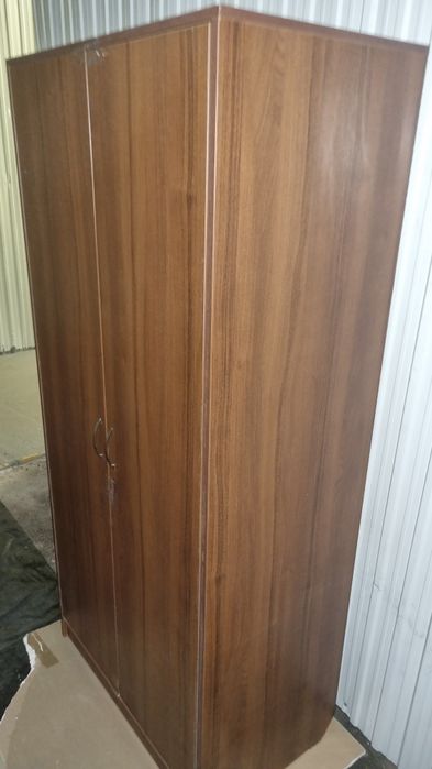 Продам шкаф и стол вместе за 20000 тенге