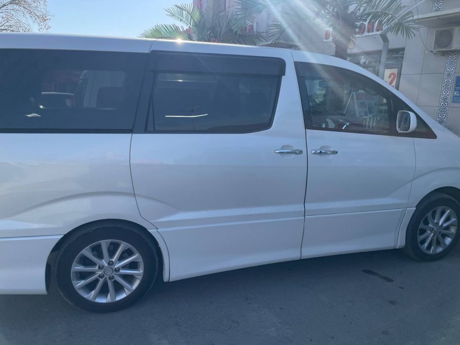 Toyota alphard sotiladi
