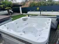 Jacuzzi exterior