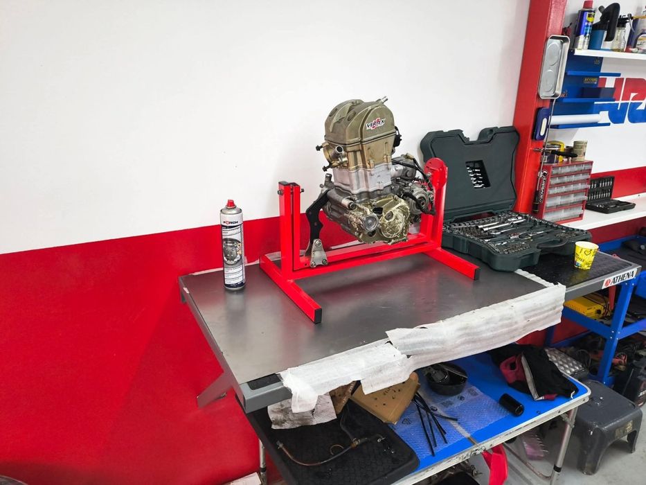 Стойка за двигател