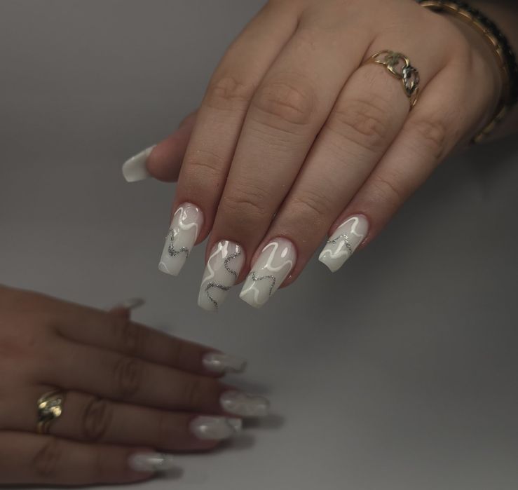 Коледна промоция: Маникюр + Парафинова терапия – празнична цена!