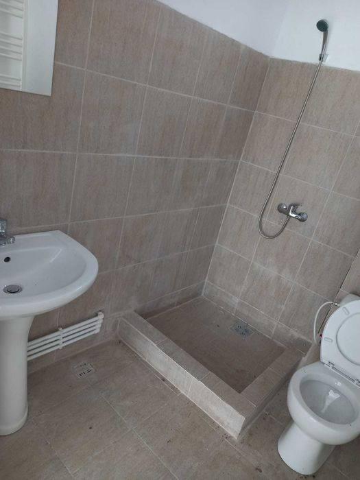 inchiriez garsoniera nemobilata et1 in imobilnou, privat, zona Lisimed