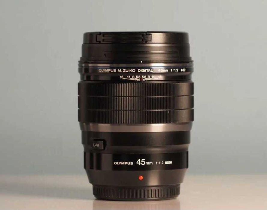 Olympus 45mm f1.2 pro